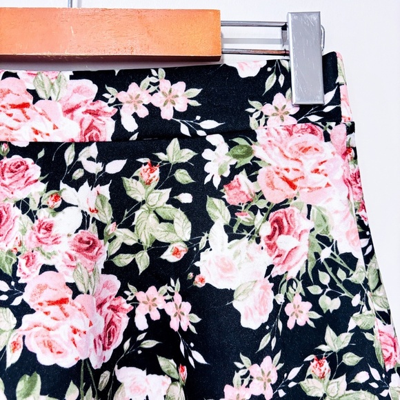 ARDENE Black floral skirt - Picture 3 of 7